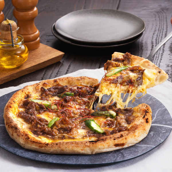 PIZZAREVO×USHIO/鹿児島県黒牛ピザ